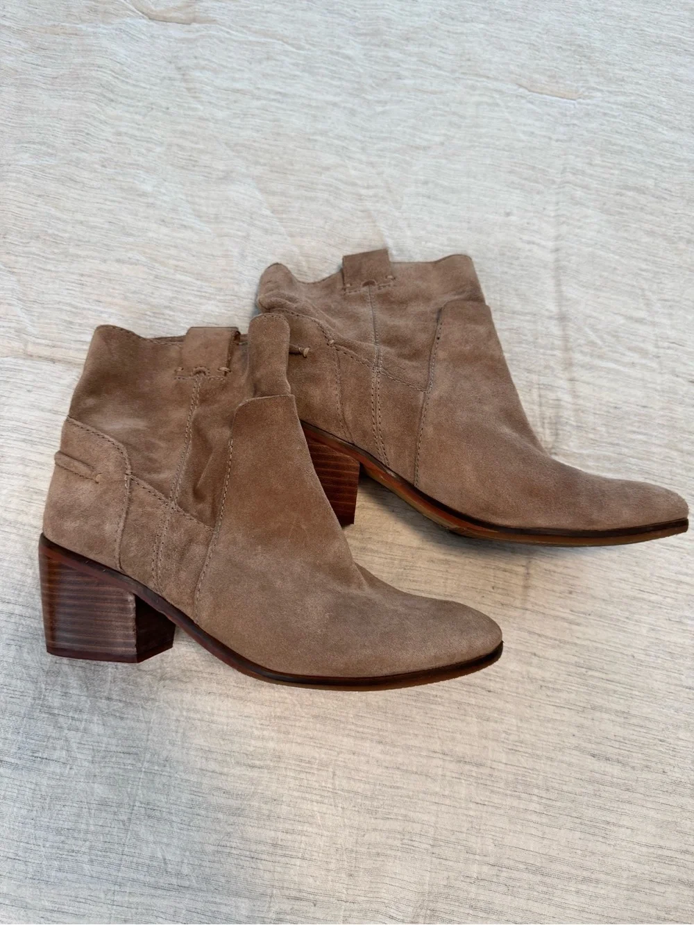 Vince Camuto these vince camuto